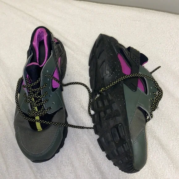 Nike youth huaraches size 6Y - Picture 1 of 7